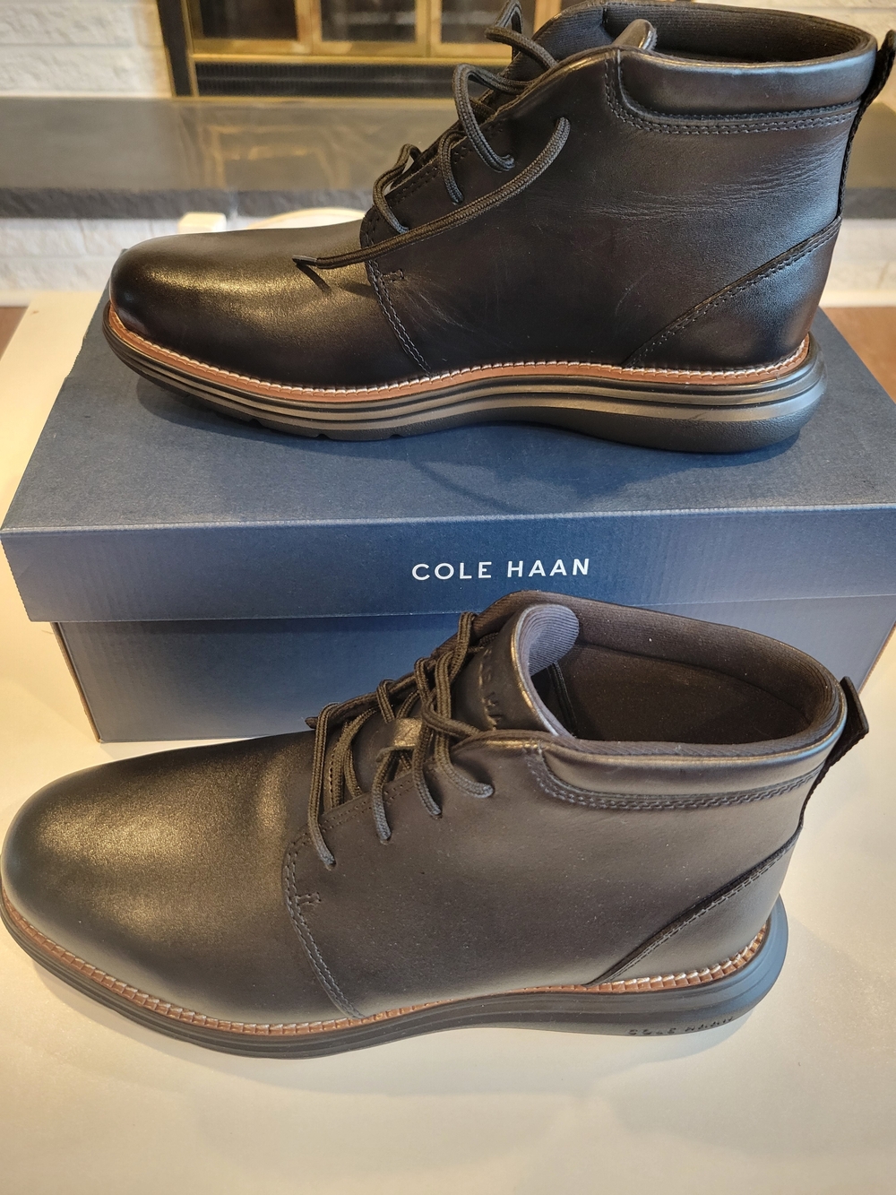 NWT Mens Size 8 Cole Haan Black Leather Grand+ Ultra Boots with Brown Welt Trim